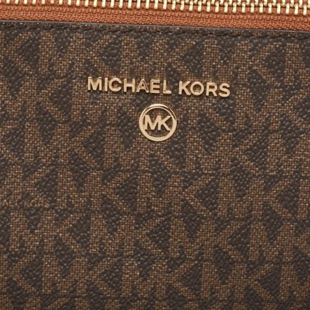 Michael Kors Pre-owned Canvas clutches Brown Dames