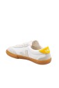 sneakers-en-cuir-blanc-et-jaune