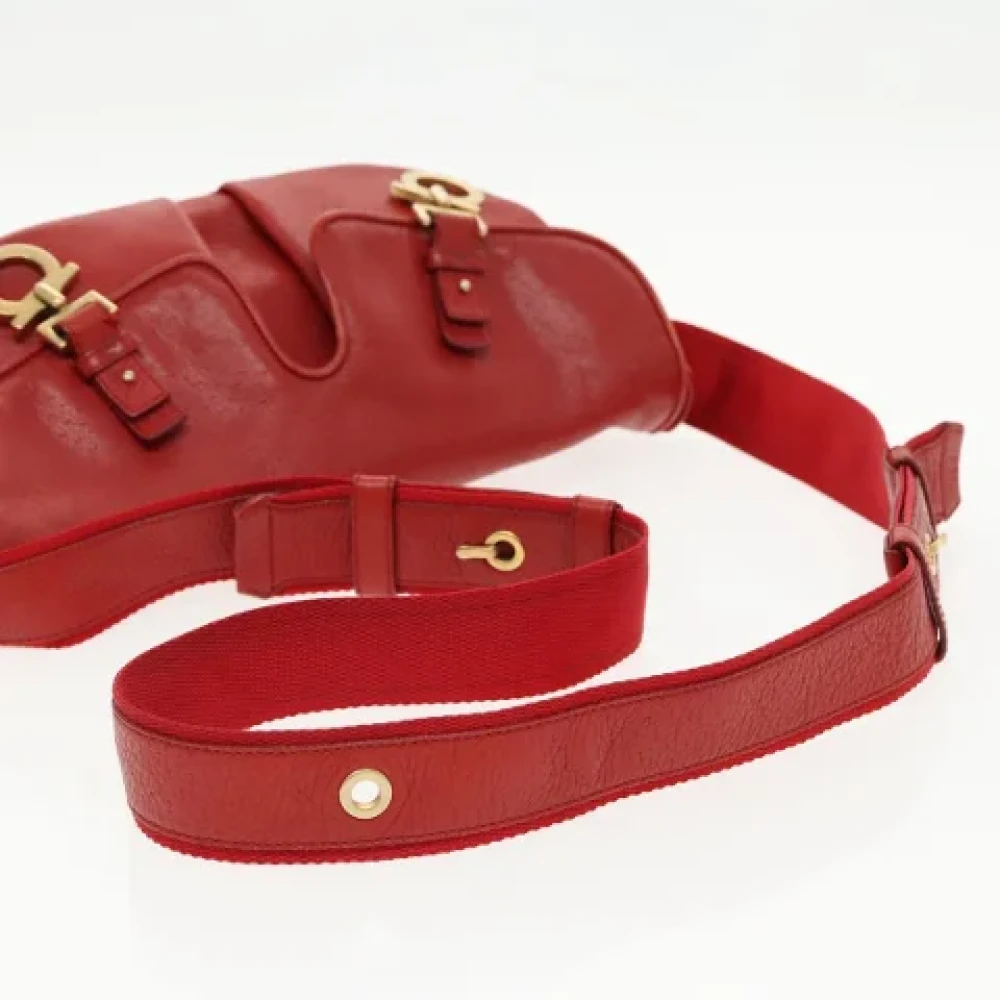 Salvatore Ferragamo Pre-owned Leather shoulder-bags Red Dames