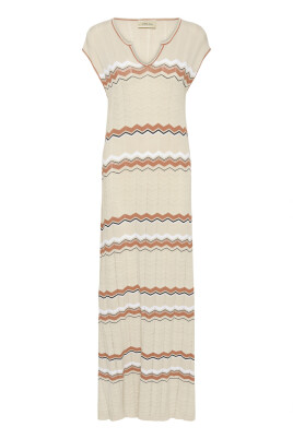 zigzag-stickad-klanning-med-v-ringning