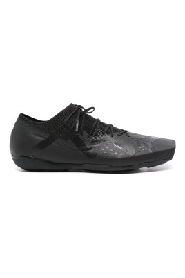 black-sneakers-with-tpu-upper