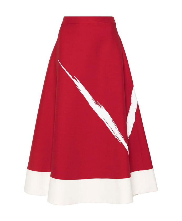 black-pleated-skirt-with-graphic-print