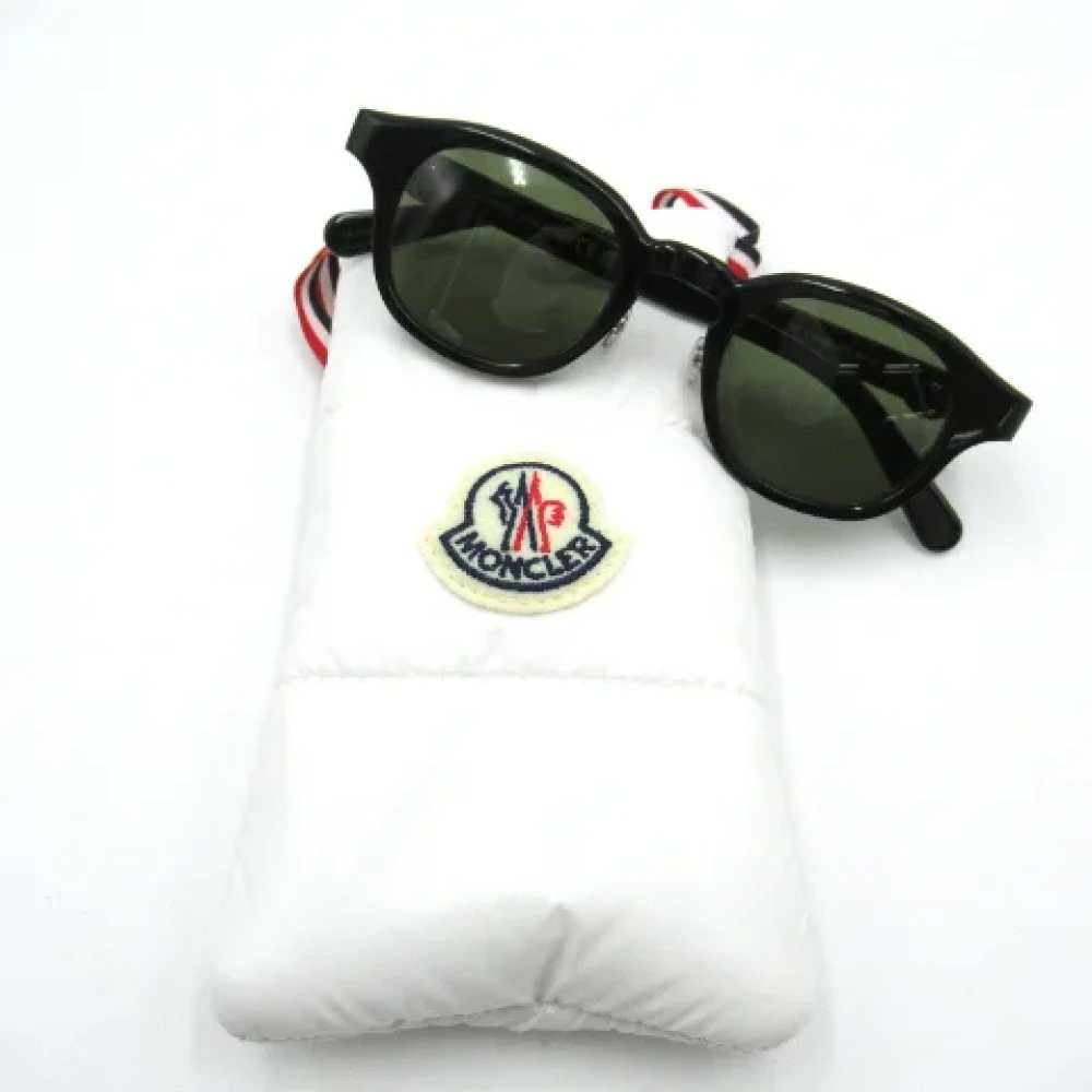 Moncler Pre-owned Plastic sunglasses Black Dames