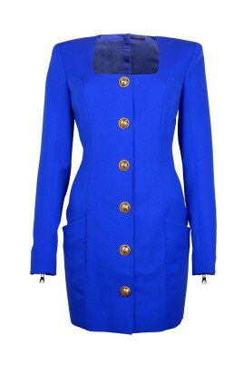 robe-en-laine-bleue-avec-encolure-carree