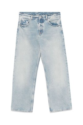 light-blue-ripped-jeans-classic-style
