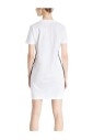 robe-a-details-contrastes-sur-le-cote
