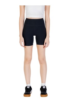 black-highwaisted-biker-shorts