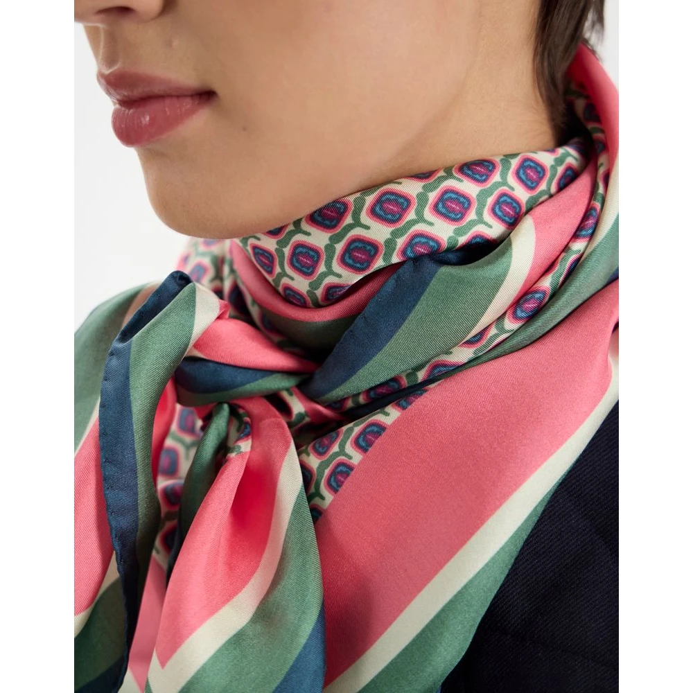 Ines De La Fressange Paris Lewis sjaal in groene zijde met eikenbladmotief Multicolor Dames