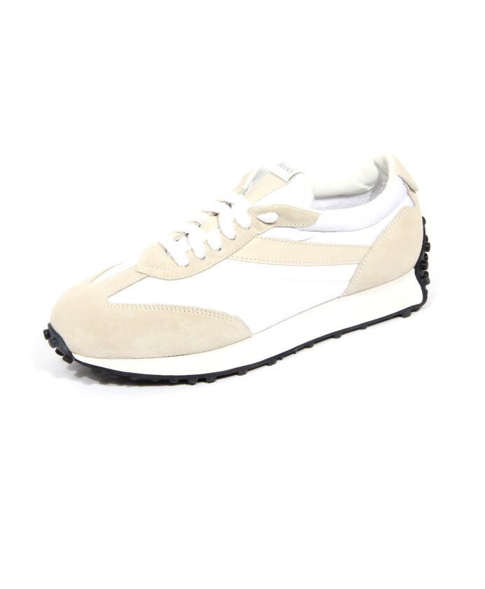 chaussures-en-daim-blanc