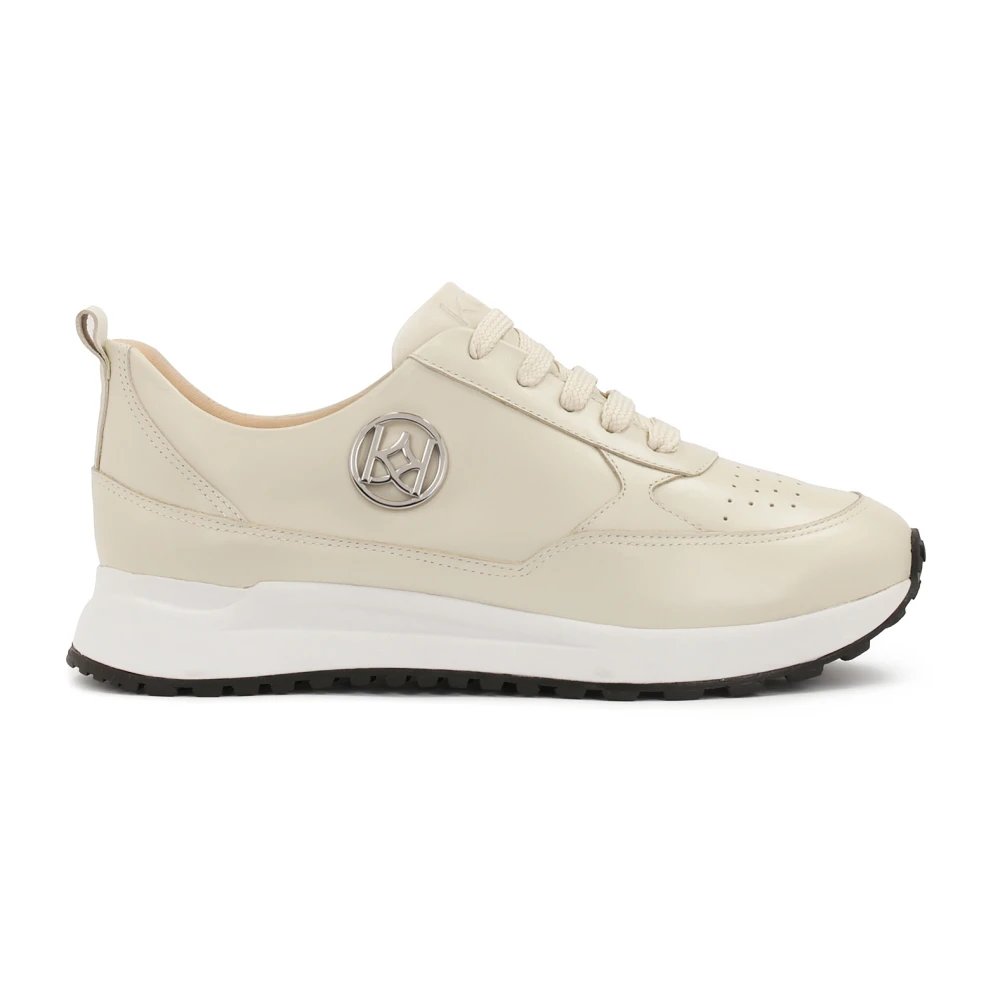 Kazar Comfortabele sneakers versierd met een zilveren monogram Dames Schoenen Wit