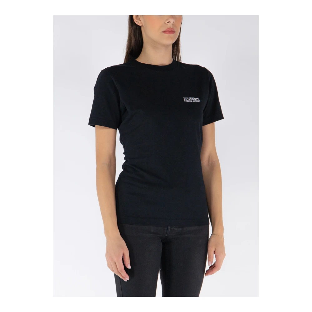 Vetements Geborduurd Logo Aansluitend T-Shirt Black Dames