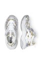 sneakers-blanches-avec-design-metallique-color-block