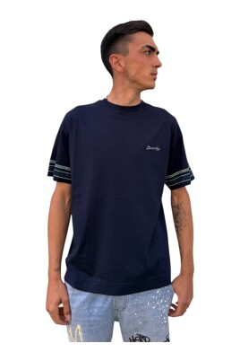 minimalist-short-sleeve-tee-with-distinctive-details