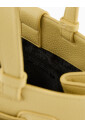 sac-a-main-jaune-avec-detail-logo