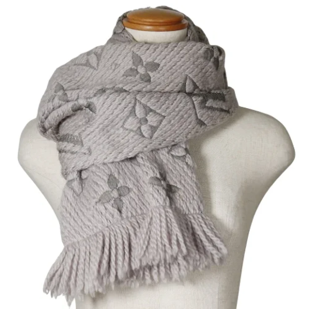 Louis Vuitton Vintage Pre-owned Wool scarves Gray Dames