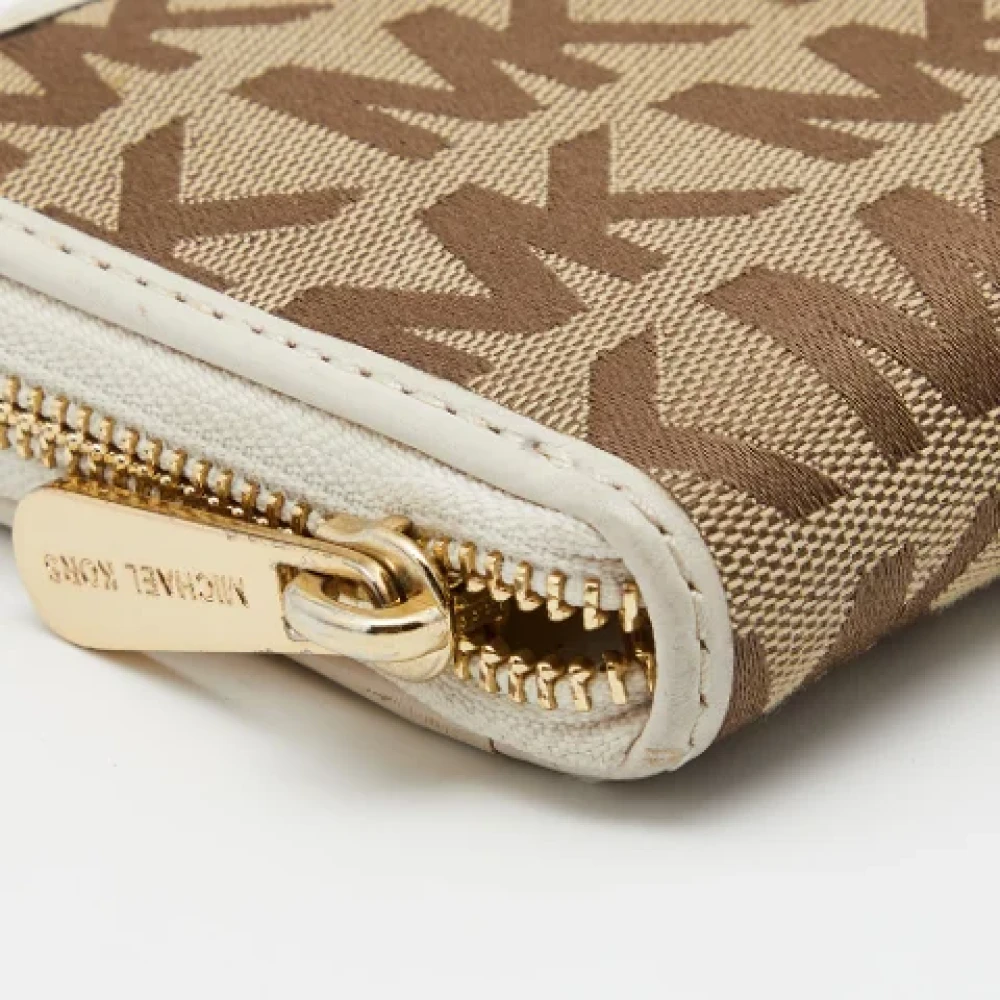 Michael Kors Pre-owned Canvas wallets Beige Dames