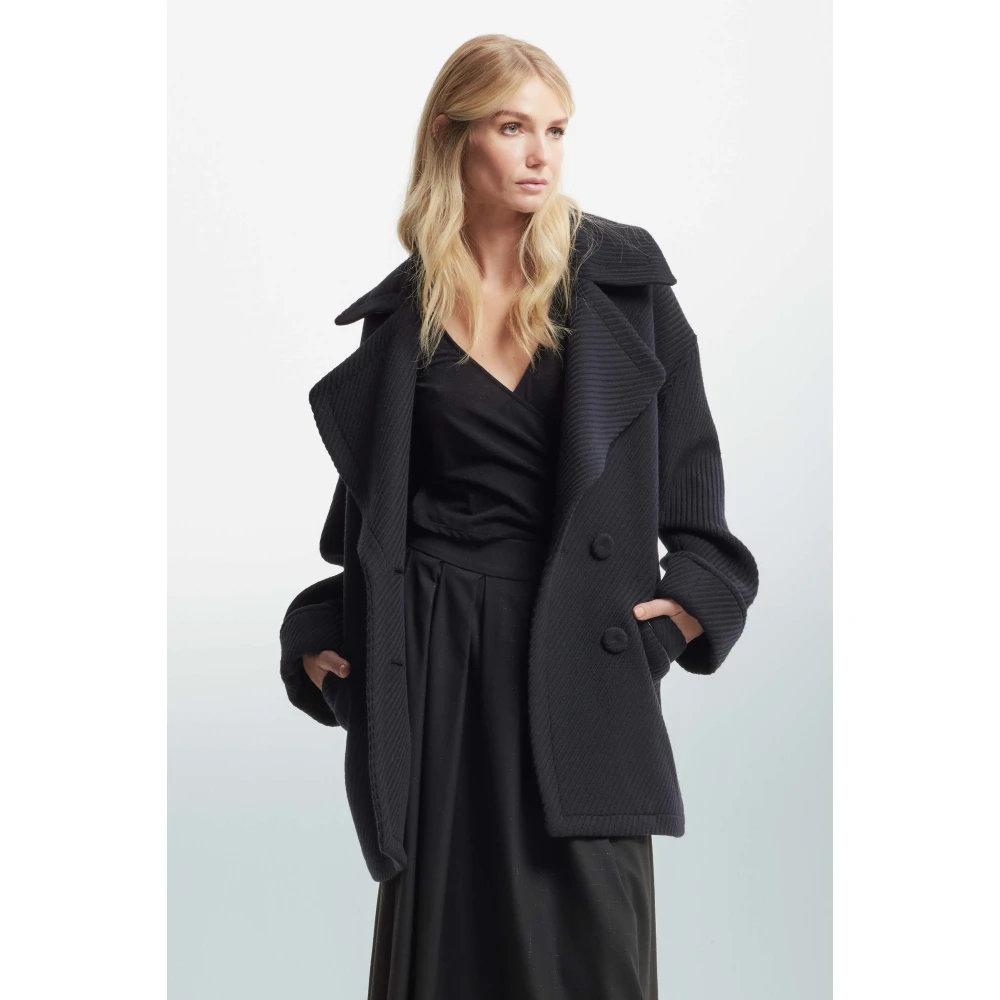 Kocca Wollen jas met bedekte knopen Black Dames