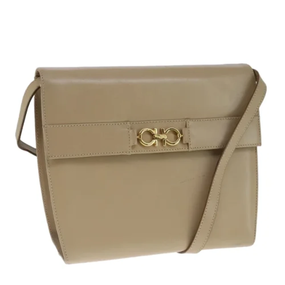 Salvatore Ferragamo Pre-owned Leather shoulder-bags Beige Dames