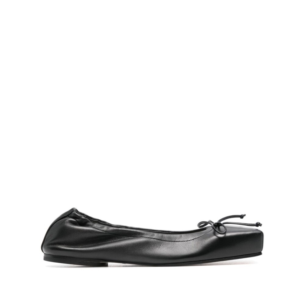 Jacquemus Shoes • Shop Shoes from Jacquemus online at Miinto