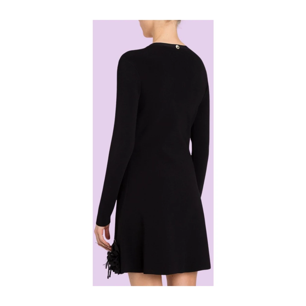 Actitude Zwarte Mini Jurk voor Moderne Vrouwen Black Dames