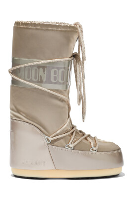 regard-iconique-platine-bottes-dhiver