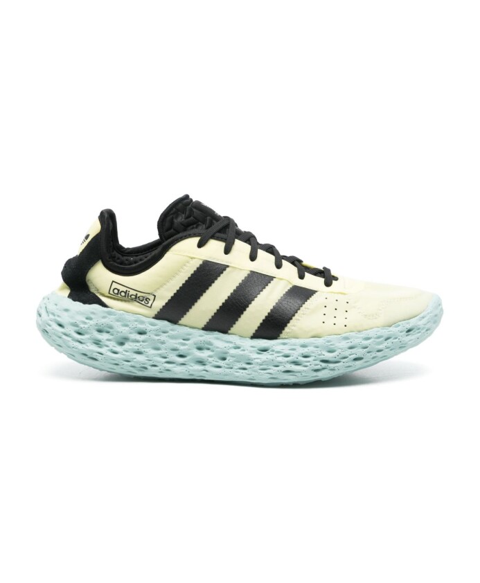 yellow-sneakers-lace-up-rubber-sole