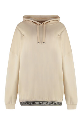 logo-detalje-oversize-hoodie