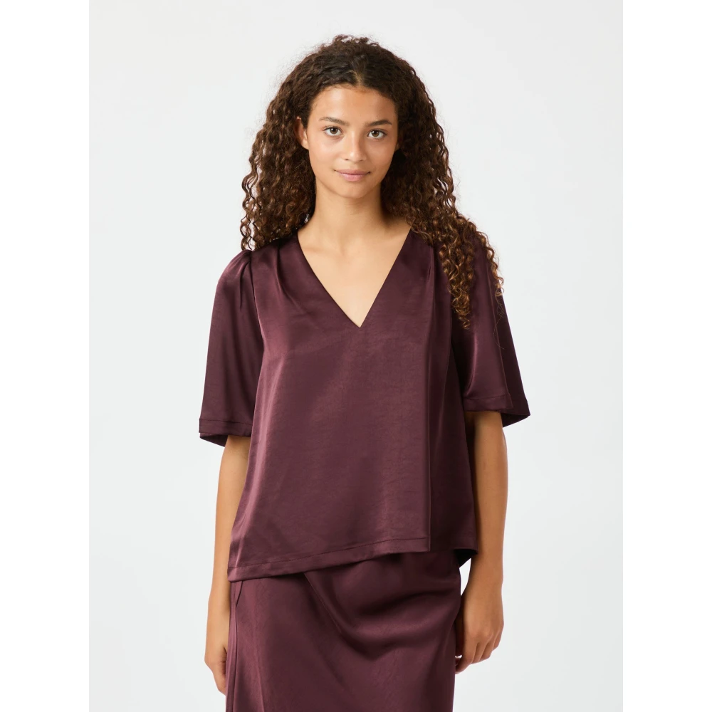 NEO NOIR Bordeaux Satijnen Blouse met Schouderpads Red Dames