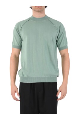 raglan-sleeve-sweater-with-visible-stitching