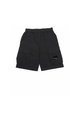 black-shorts-with-leg-pockets