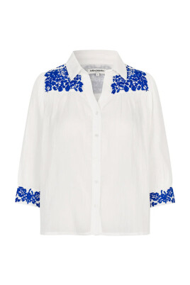feminin-broderad-skjorta-kram