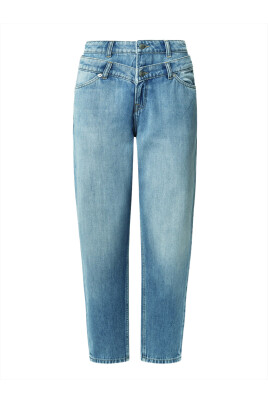 tapered-denim-jeans-trendy-look