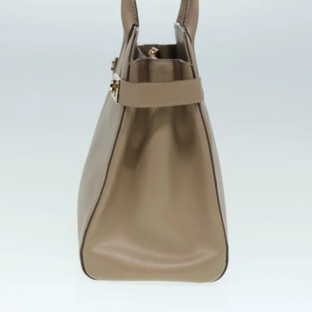 Salvatore Ferragamo Pre-owned Leather shoulder-bags Beige Dames