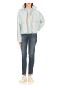 veste-impermeable-bleu-clair-avec-capuche-pliable