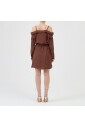 robe-courte-avec-ceinture