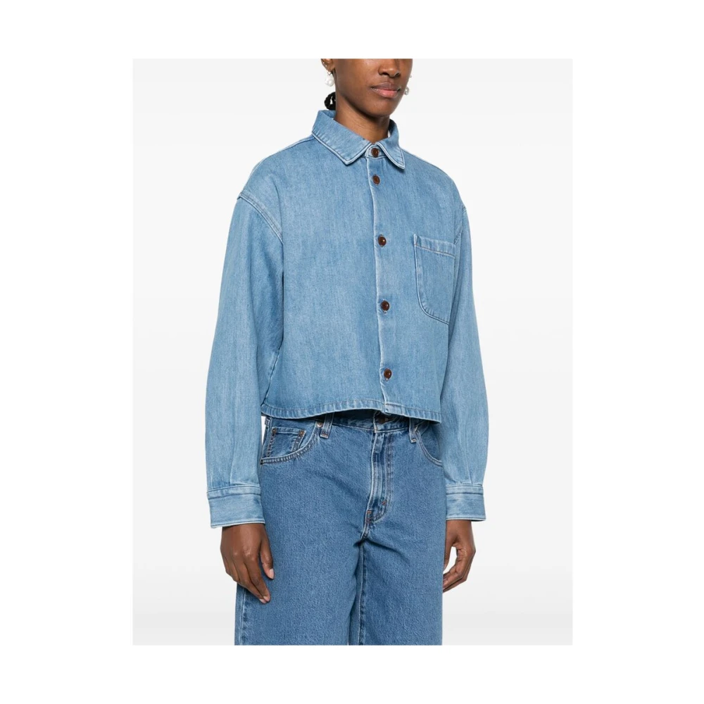 A.p.c. Lichtblauwe knoopsluiting buitenkleding met borstzak Blue Dames