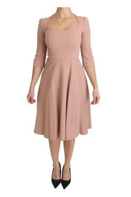 Elegant ljusrosa A-linje klänning