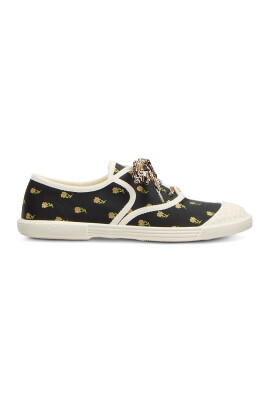 casual-sneakers-with-unique-design