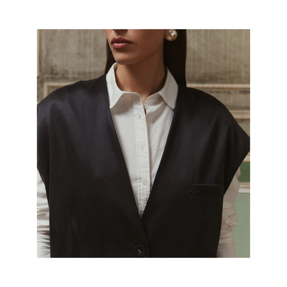 Mes Demoiselles Zwarte Mouwloze Lange Jas Lyocell Viscose Black Dames