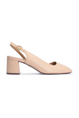 Beige läderpumps med öppen häl och full tå