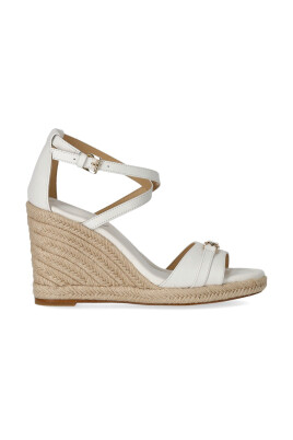 sandale-compensee-en-cuir-blanc-avec-logo-dore