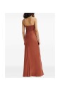 robe-marron-avec-details-sur-la-poitrine