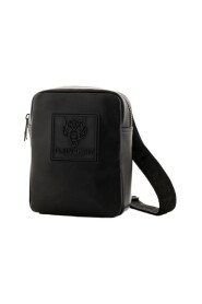 Czarna torba messenger z eko skóry z naszywką z logo i metalową płytą