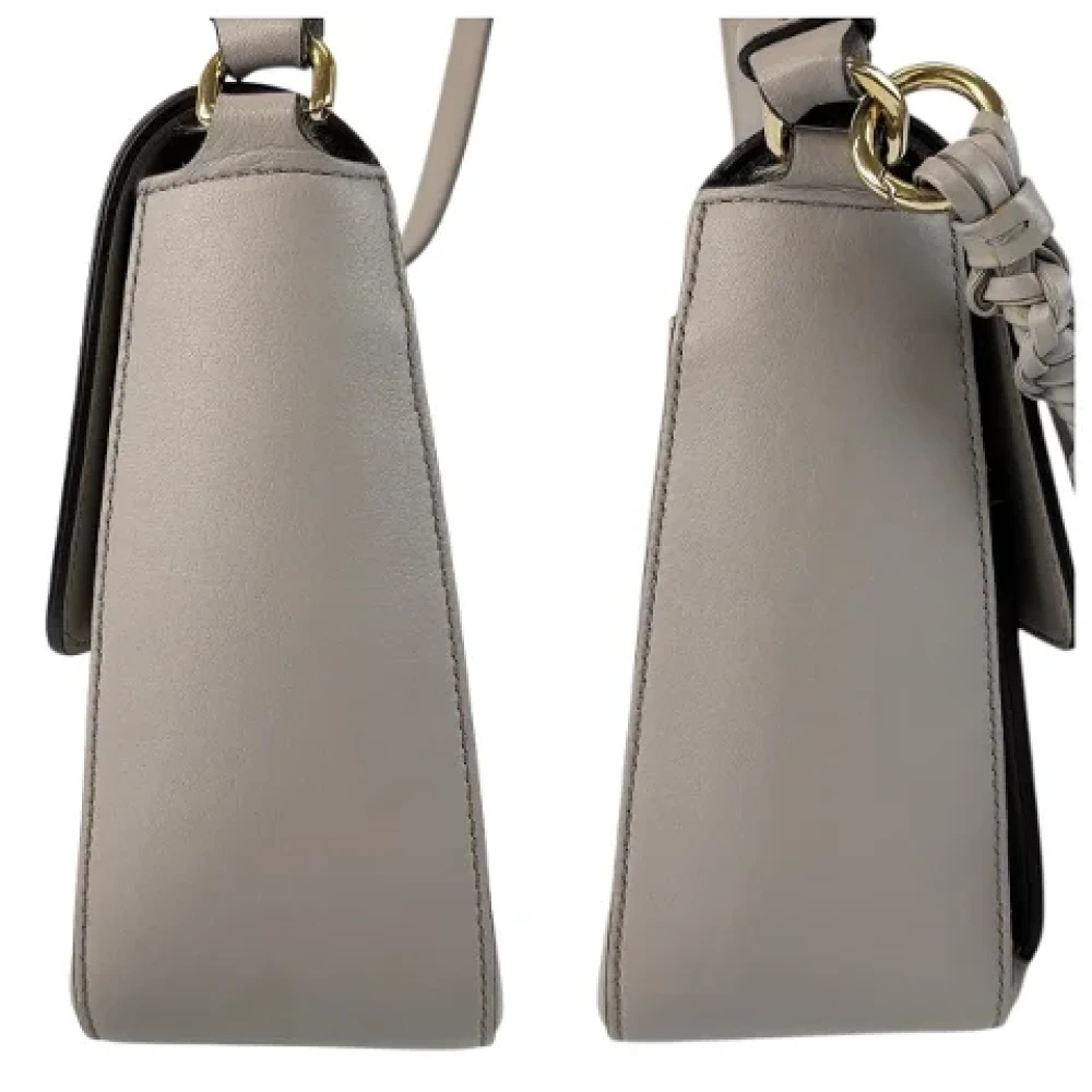 Salvatore Ferragamo Pre-owned Leather shoulder-bags Gray Dames
