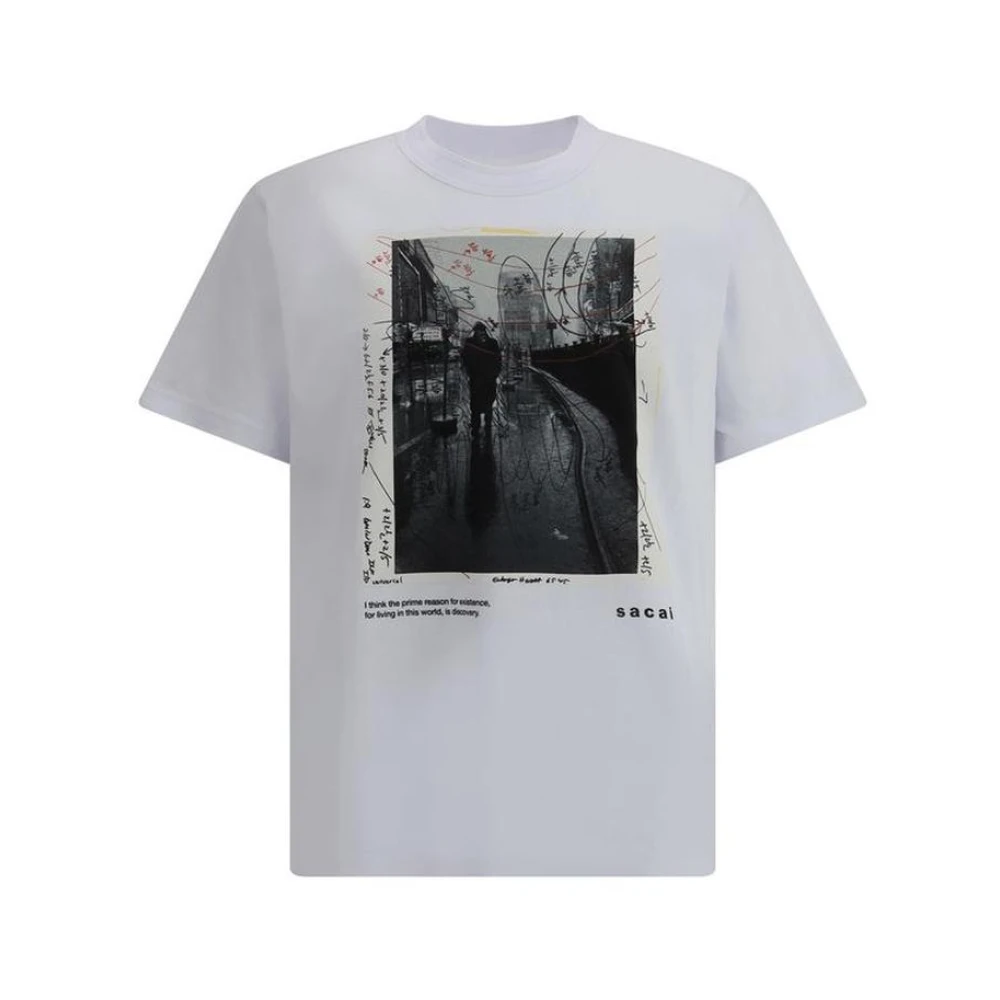 Sacai Moderne grafische T-shirt met iconische print White Heren