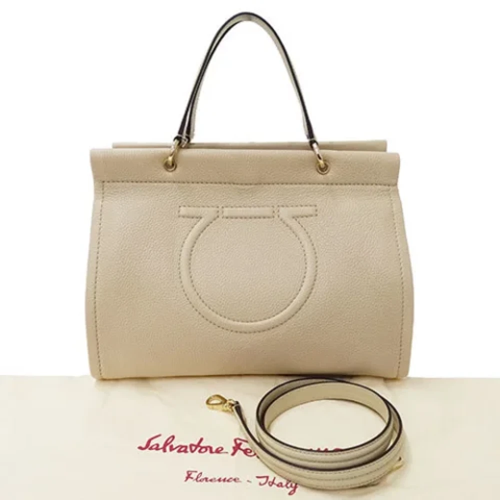 Salvatore Ferragamo Pre-owned Leather handbags Beige Dames