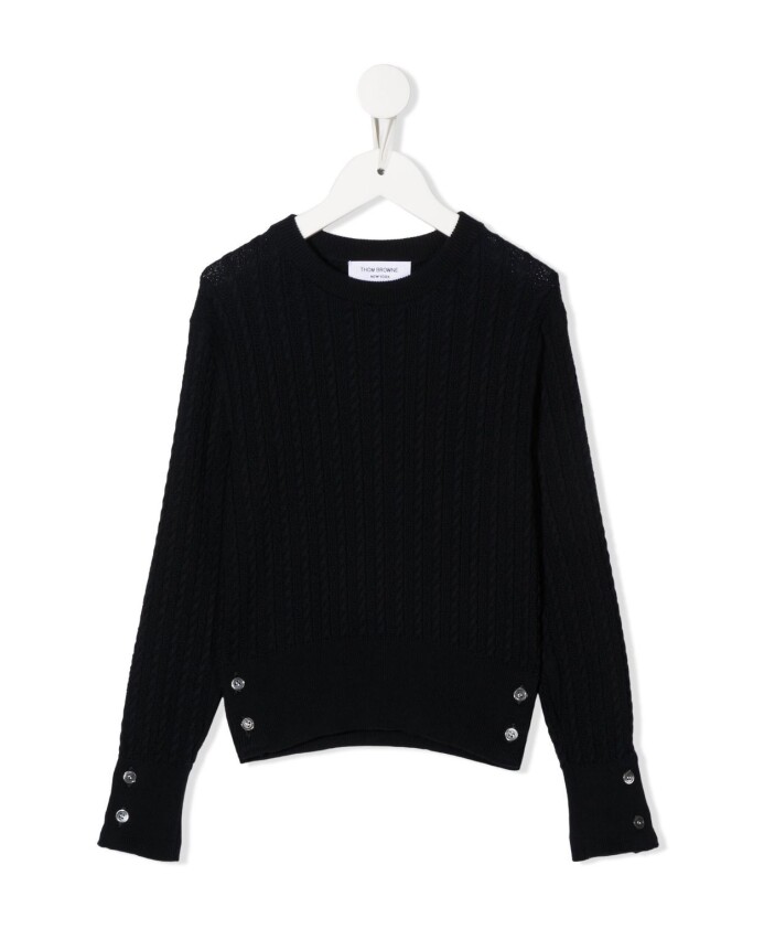 pull-bleu-en-tricot-torsade