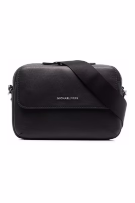 sac-messenger-decontracte-en-cuir-noir