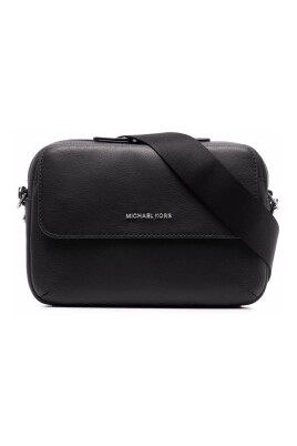 casual-messenger-bag-in-black-leather