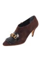 chaussure-en-daim-avec-franges-et-chaine